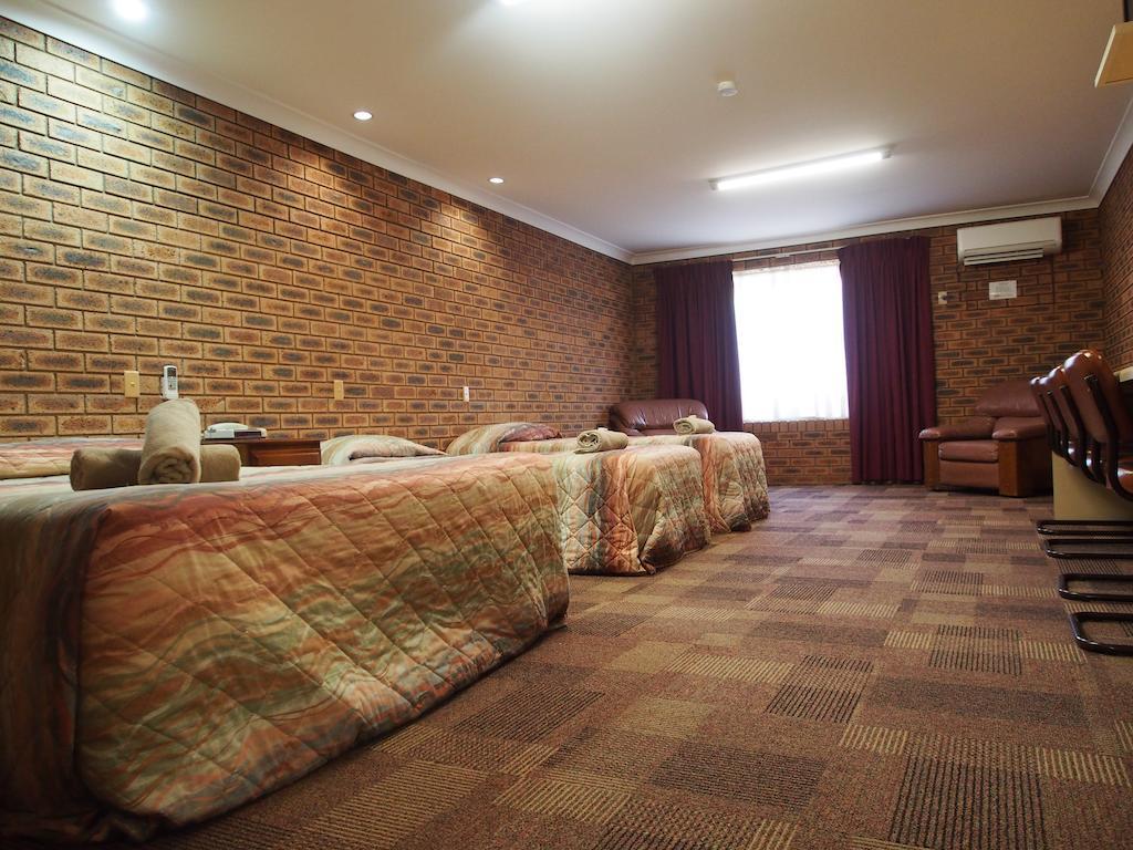 Cobar Town & Country Motor Inn מראה חיצוני תמונה