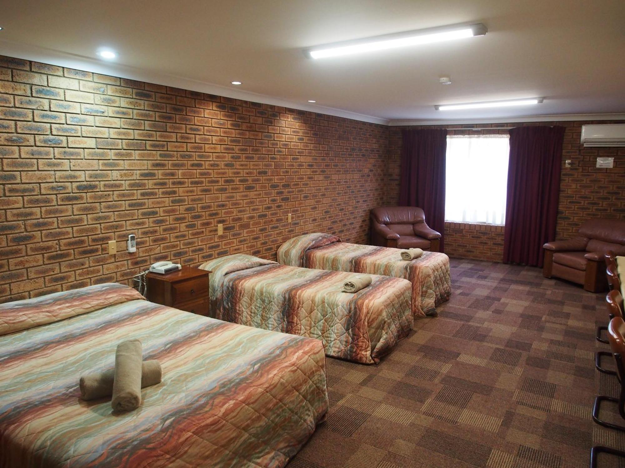 Cobar Town & Country Motor Inn מראה חיצוני תמונה